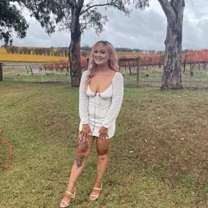 Meet your Posher, Adelle